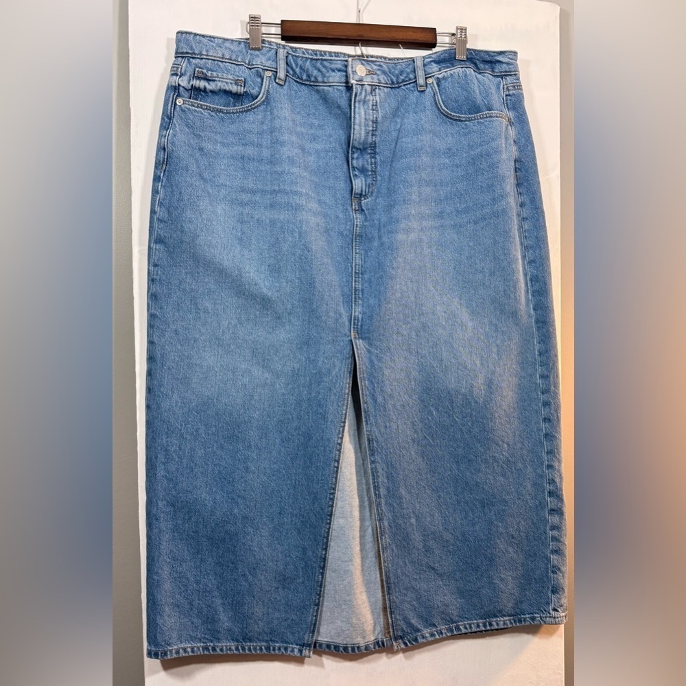 LOFT Women’s Size 18 Light Blue Denim Skirt